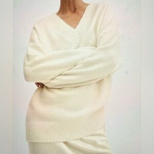 Mango Oversized V Neck Women’s Cream Sweater Size Large NWOT